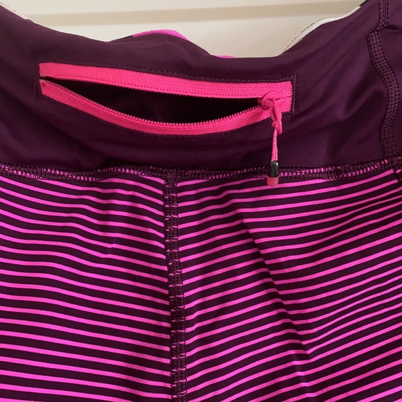 Lululemon crop leggings size 8 - Picture 4 of 8